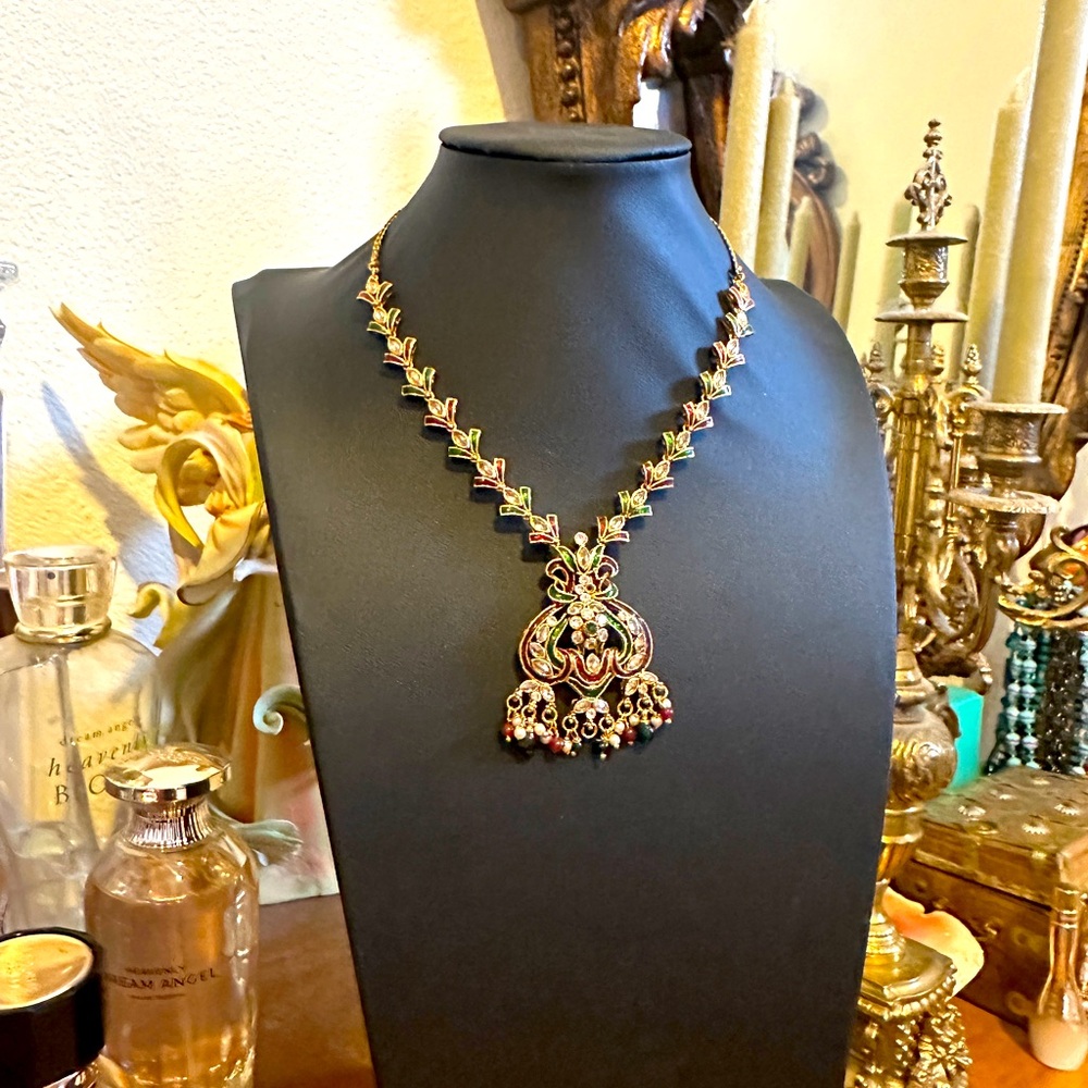 Elegant Gold and Red Necklace